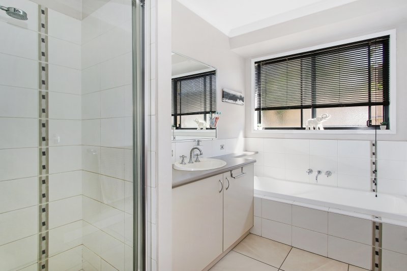 4 Kennedia Street THURGOONA 7