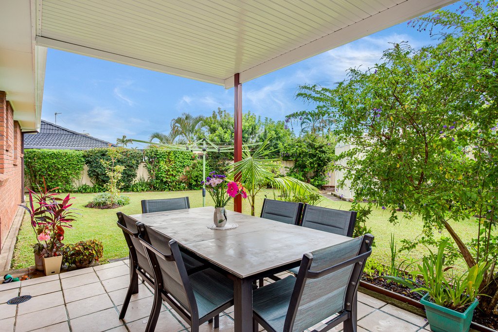 4 Kinglet Street BURLEIGH WATERS 9
