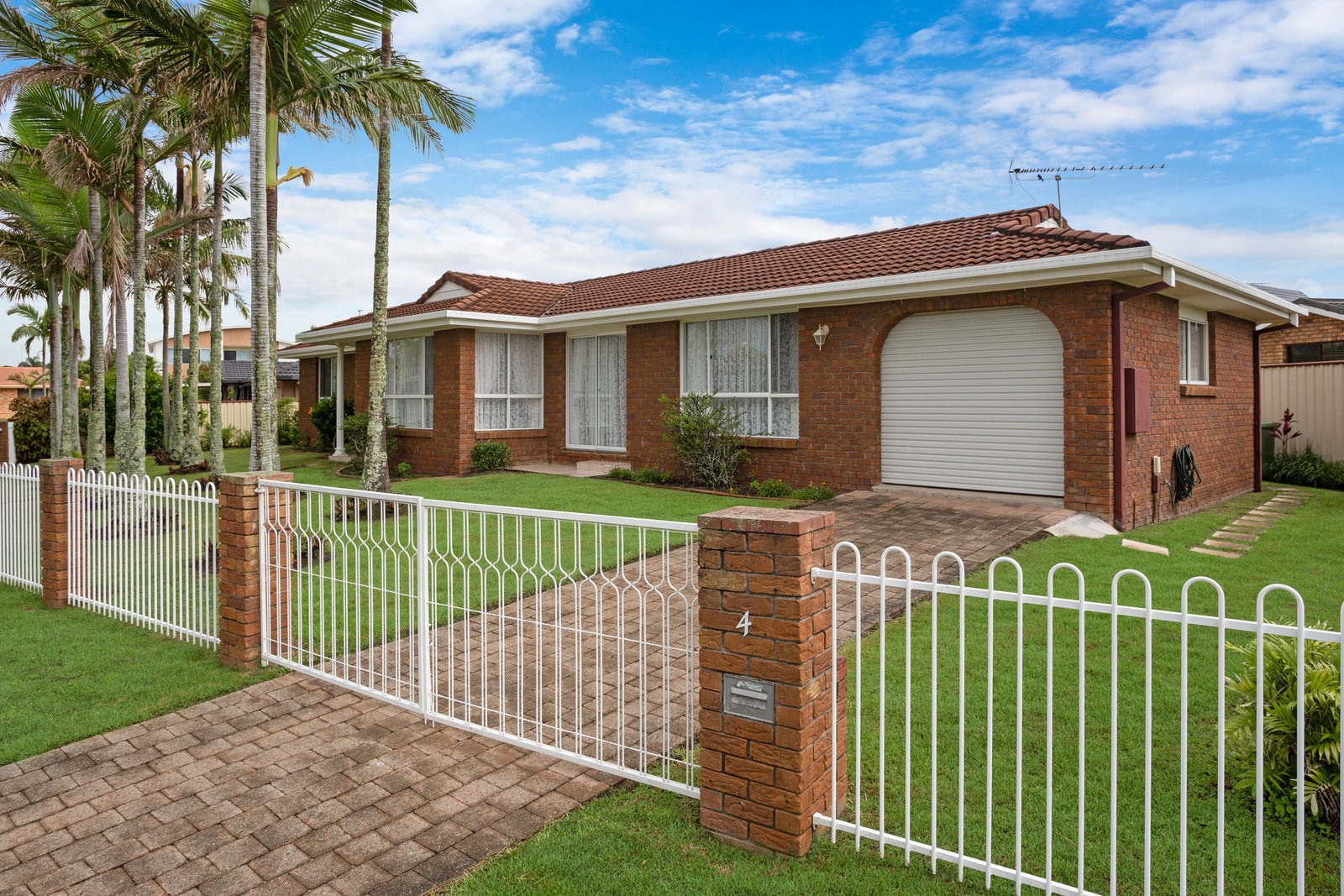 4 Kinglet Street BURLEIGH WATERS 2