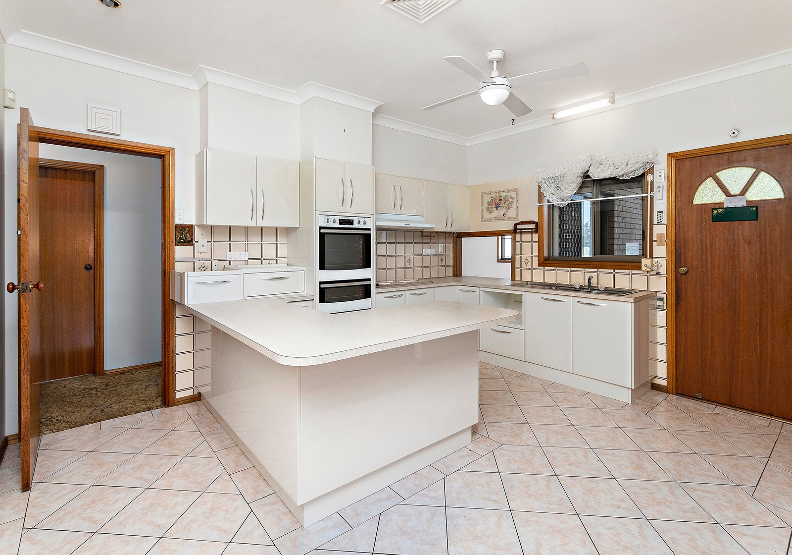 4 Kingsley Drive LAKE HEIGHTS 2