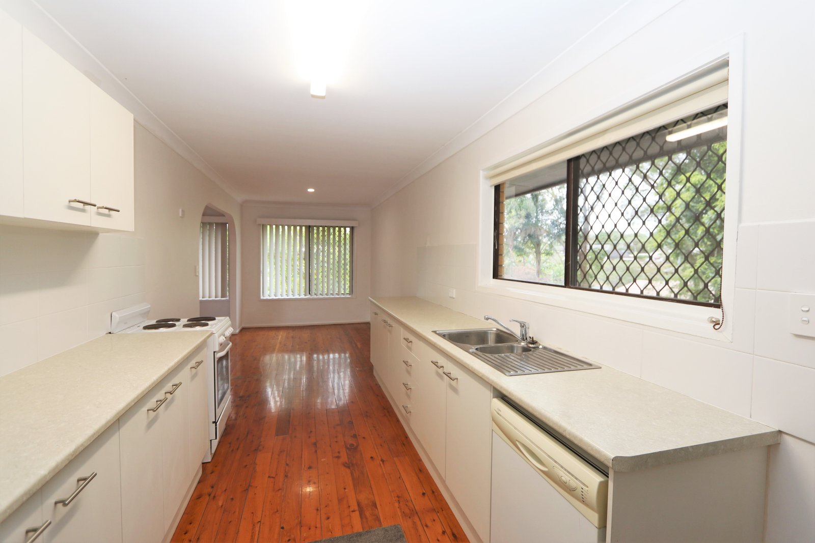 4 Kurrambee Avenue ASHMORE 7