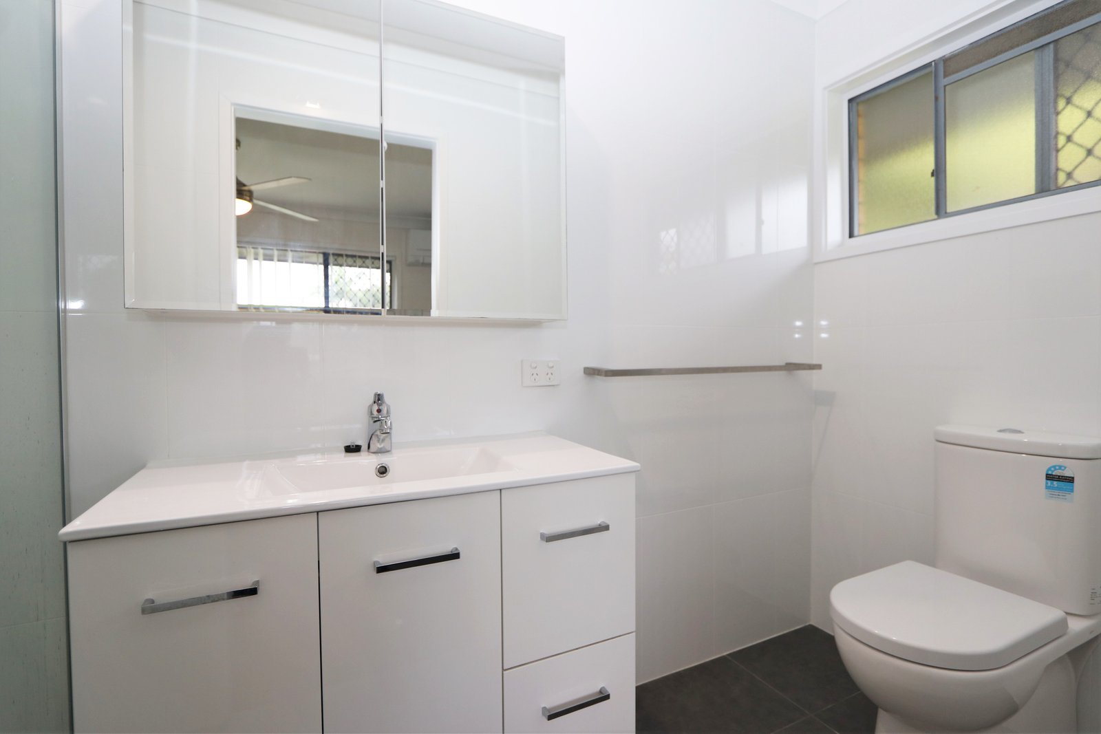 4 Kurrambee Avenue ASHMORE 13