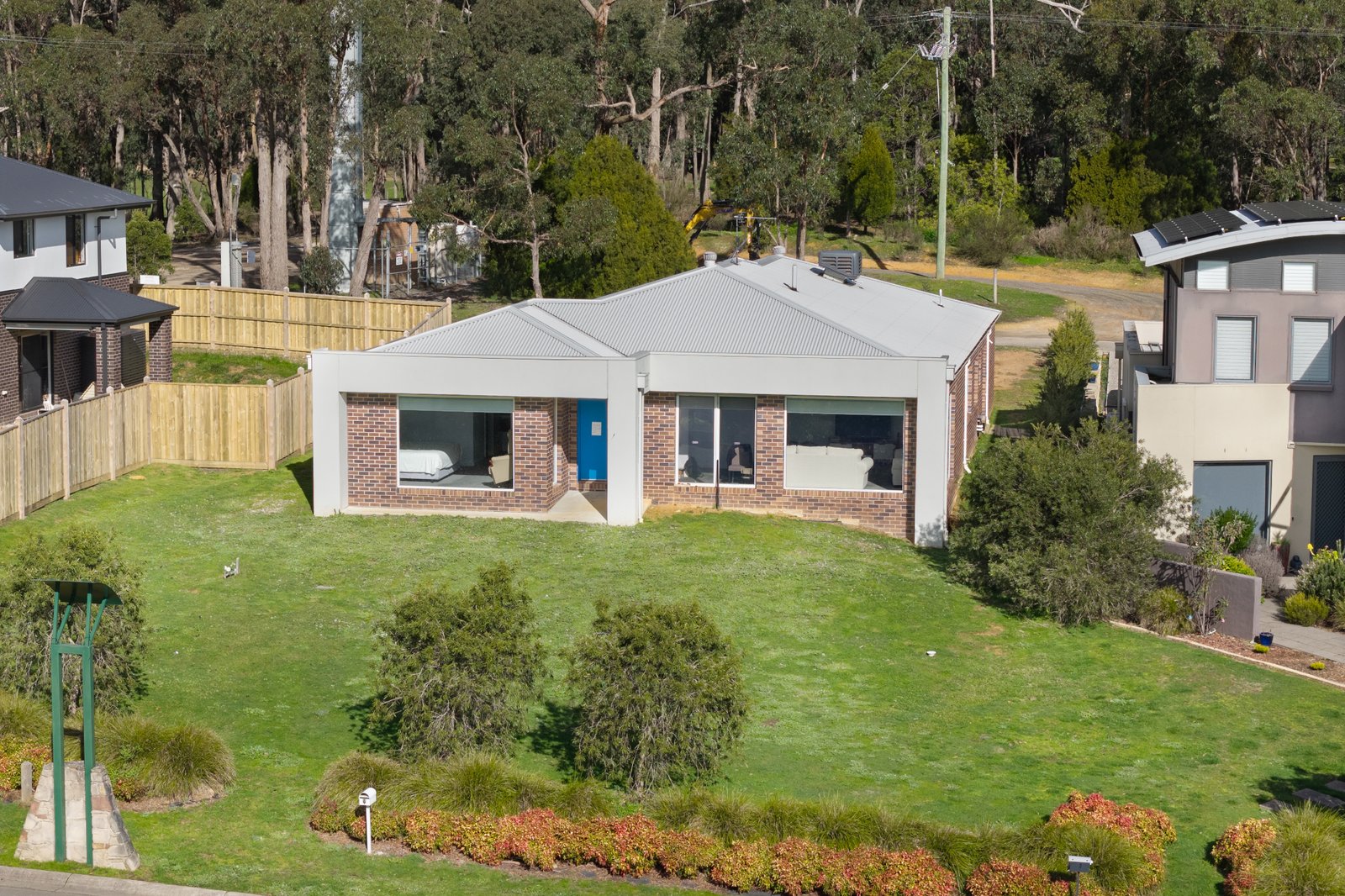 4 Lakeside Drive CRESWICK 1