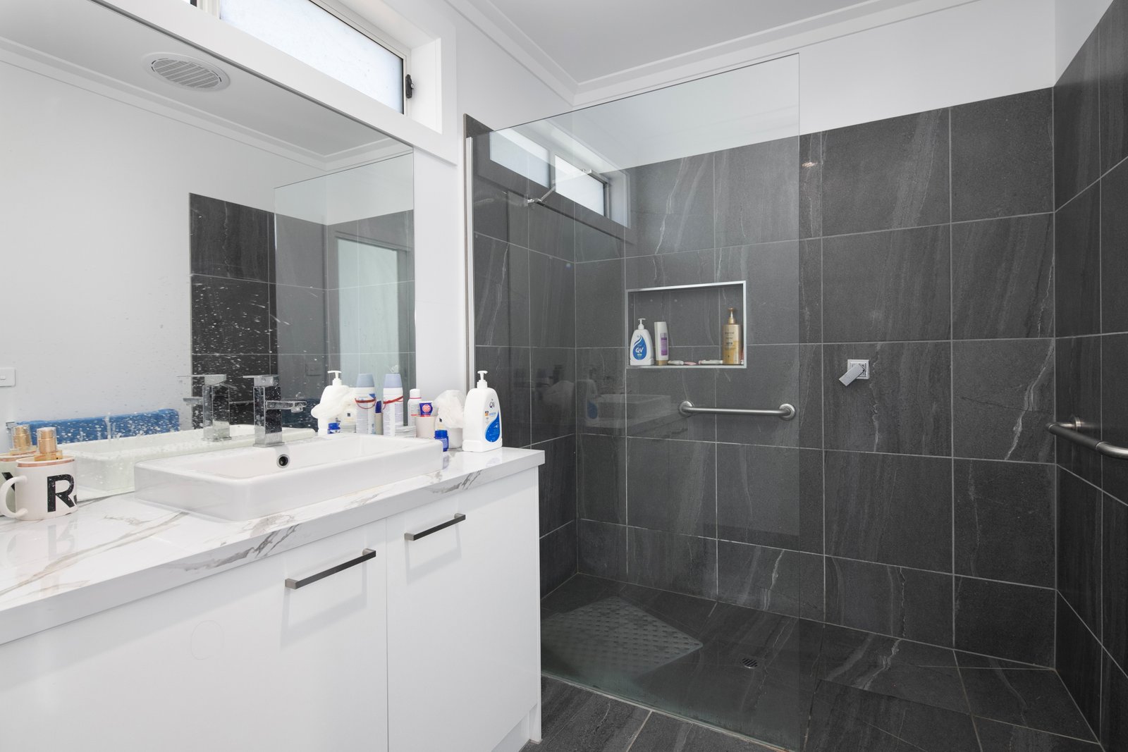 4 Lakeside Drive CRESWICK 10
