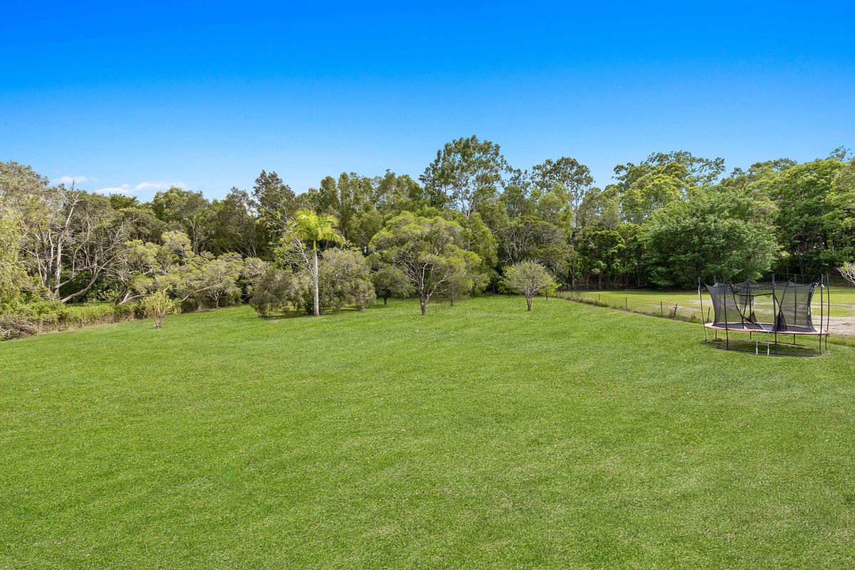 4 Larch Street Tallebudgera 2