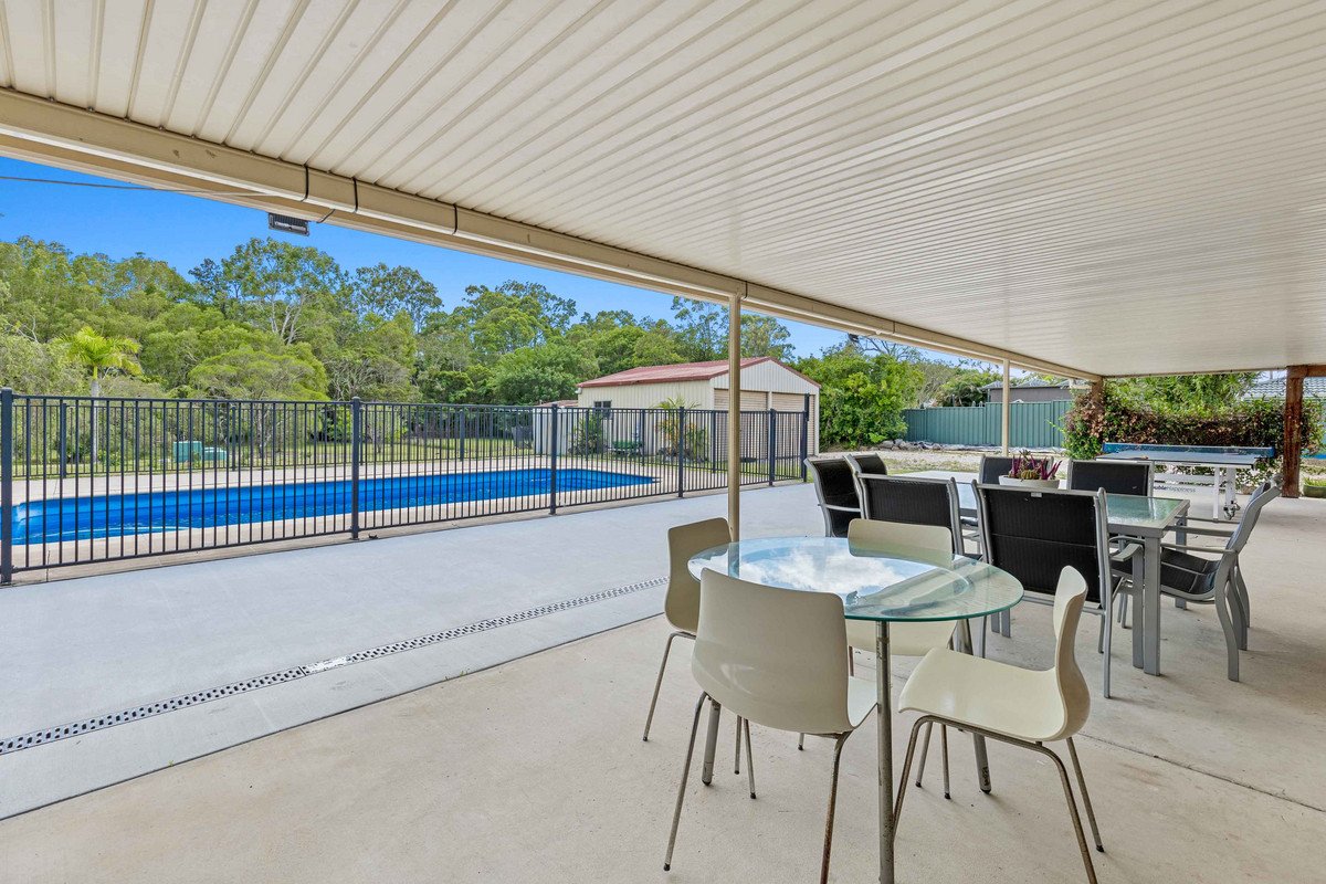 4 Larch Street Tallebudgera 4