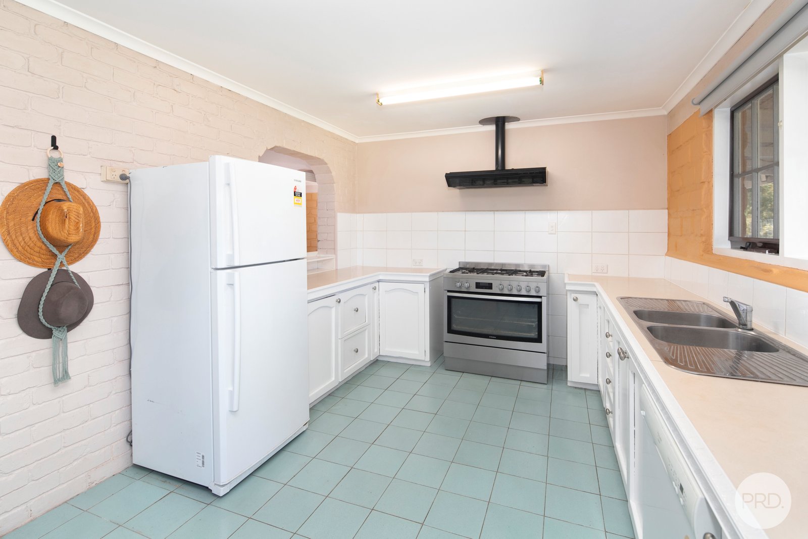 4 Laurence Drive SNAKE VALLEY 8