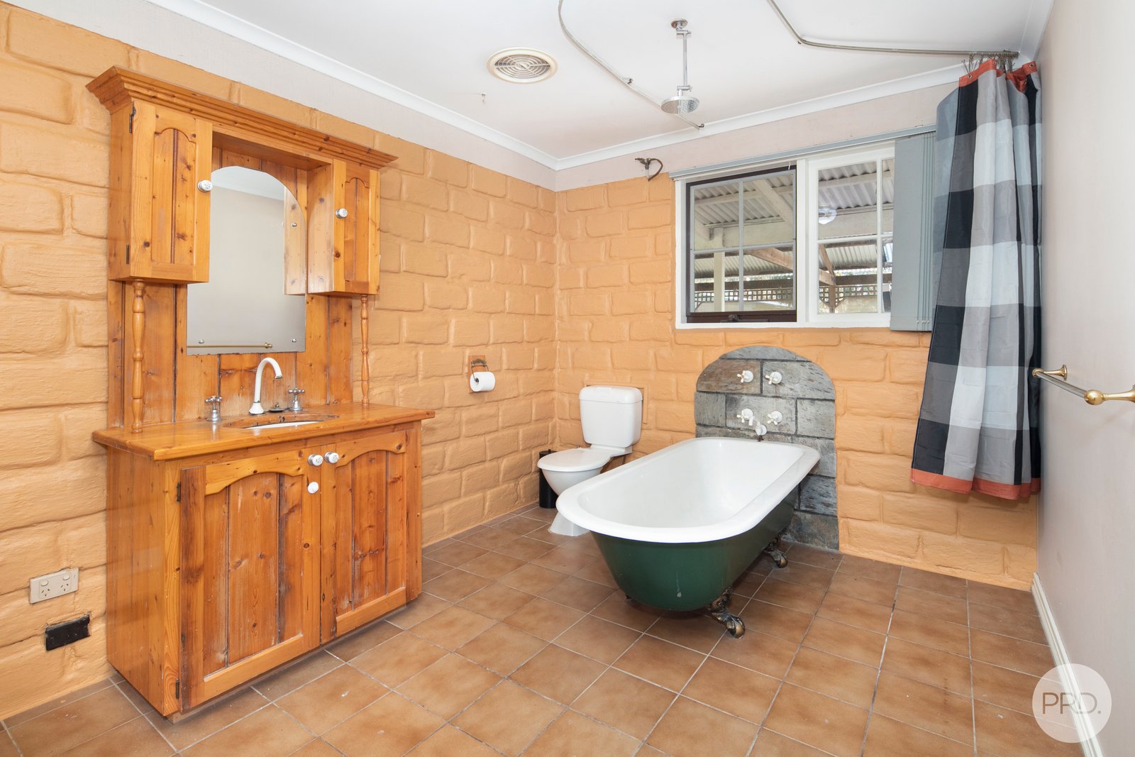 4 Laurence Drive SNAKE VALLEY 14