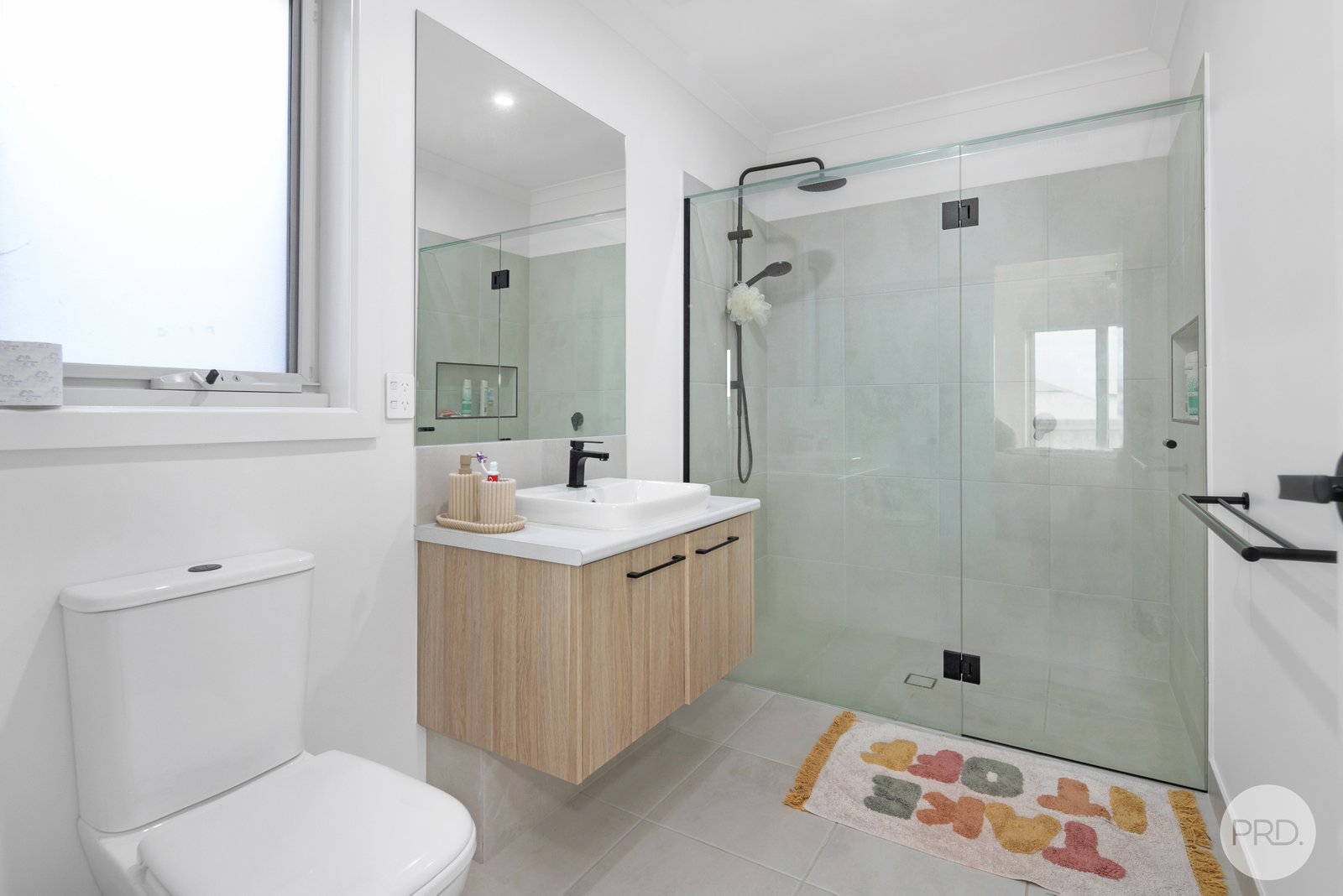 4 Lautaret Road BROWN HILL 3