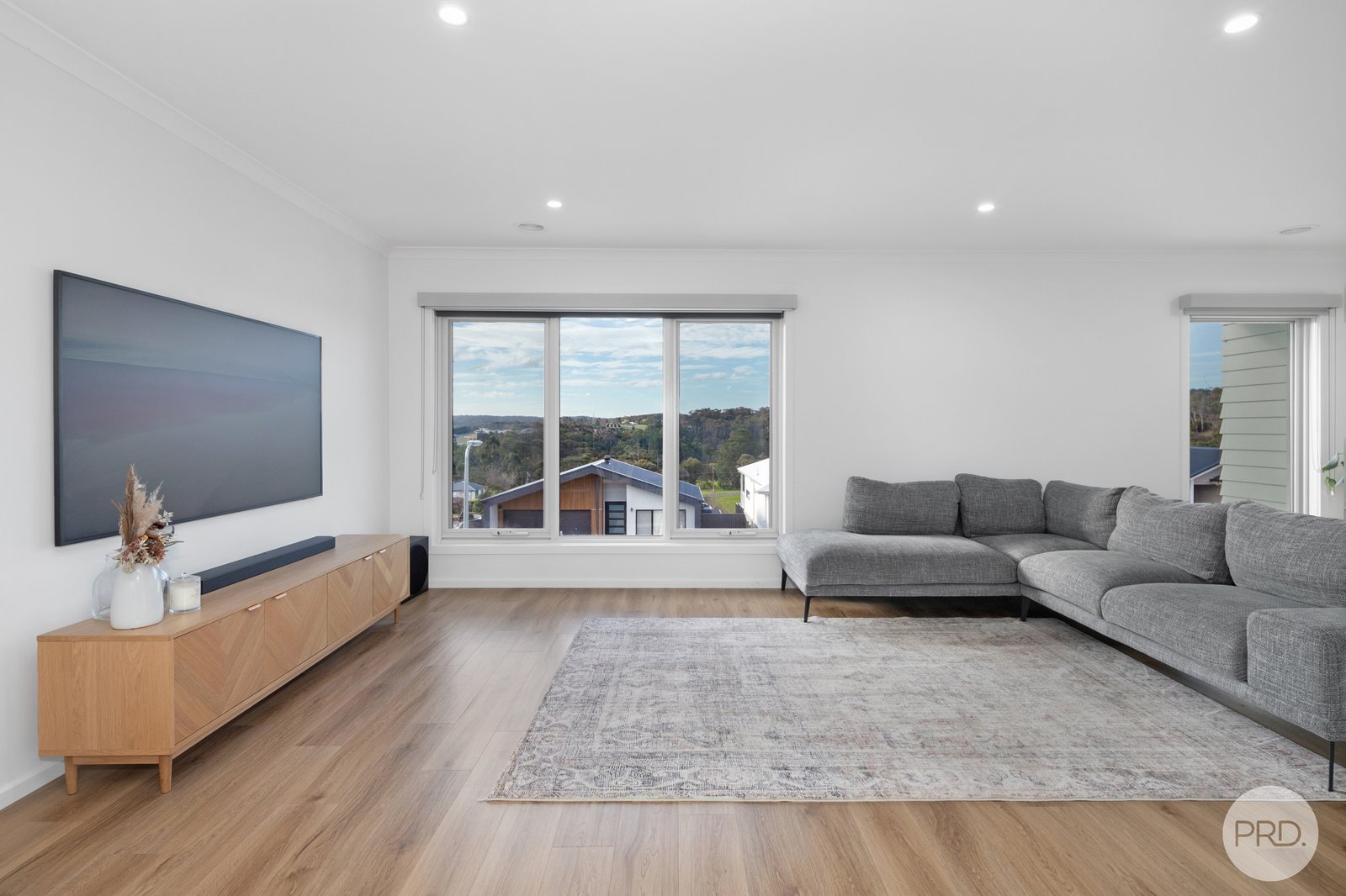 4 Lautaret Road BROWN HILL 8