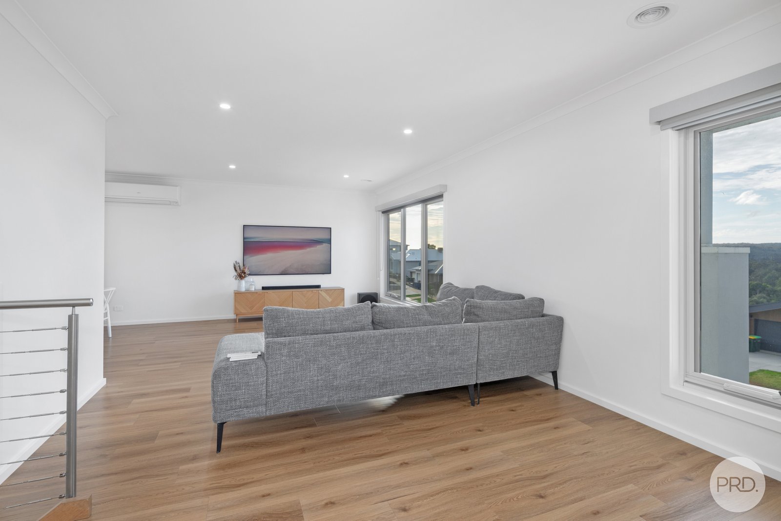 4 Lautaret Road BROWN HILL 9