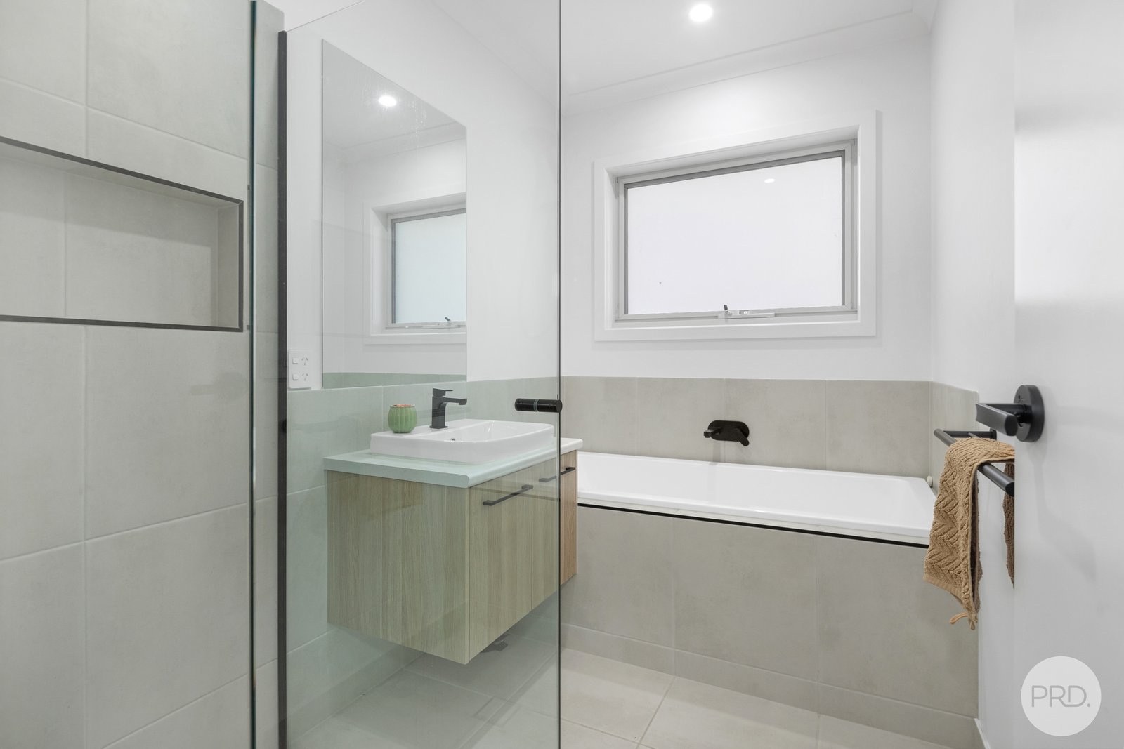 4 Lautaret Road BROWN HILL 12