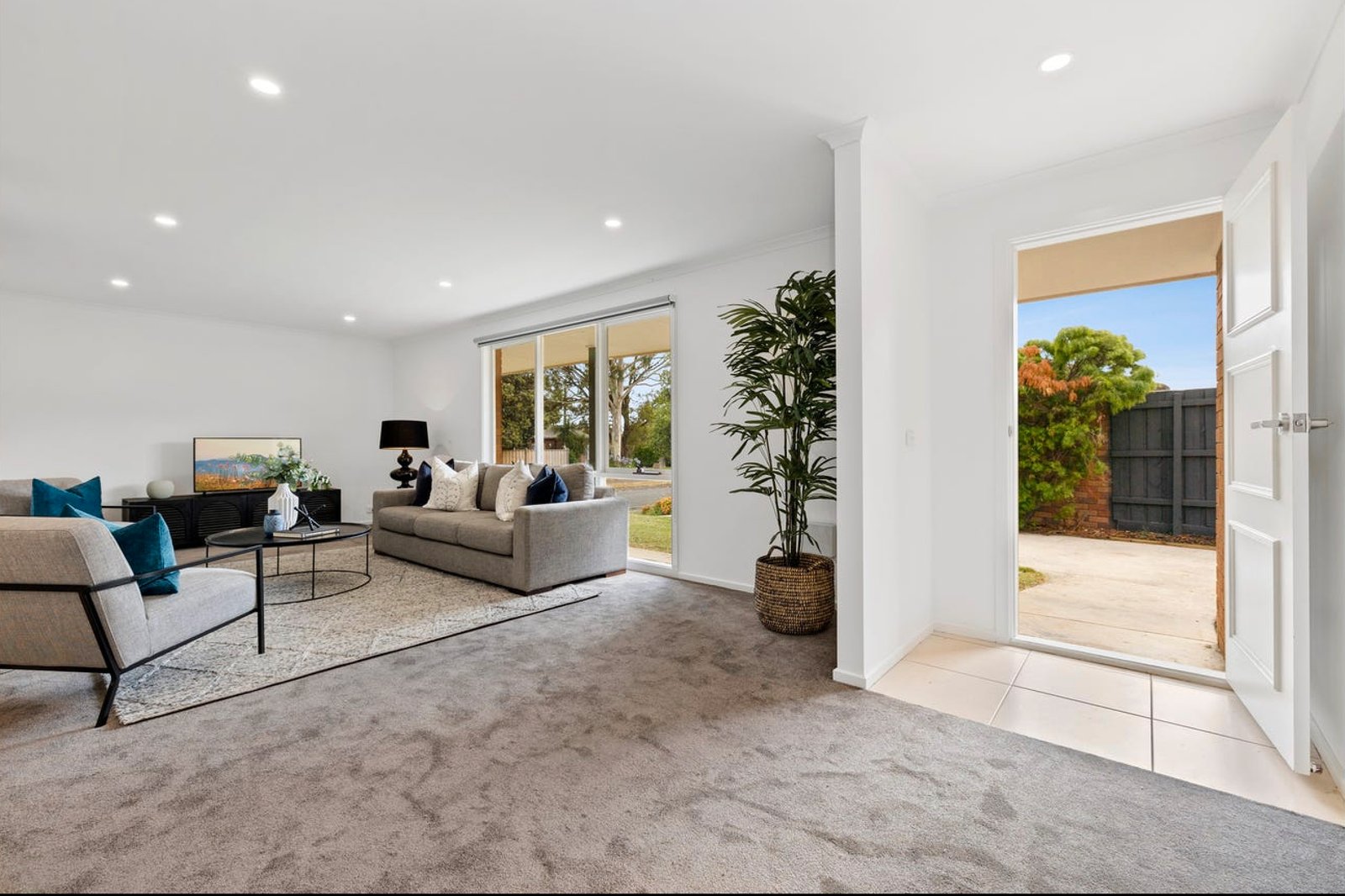 Gallery: 4 Lawson Close