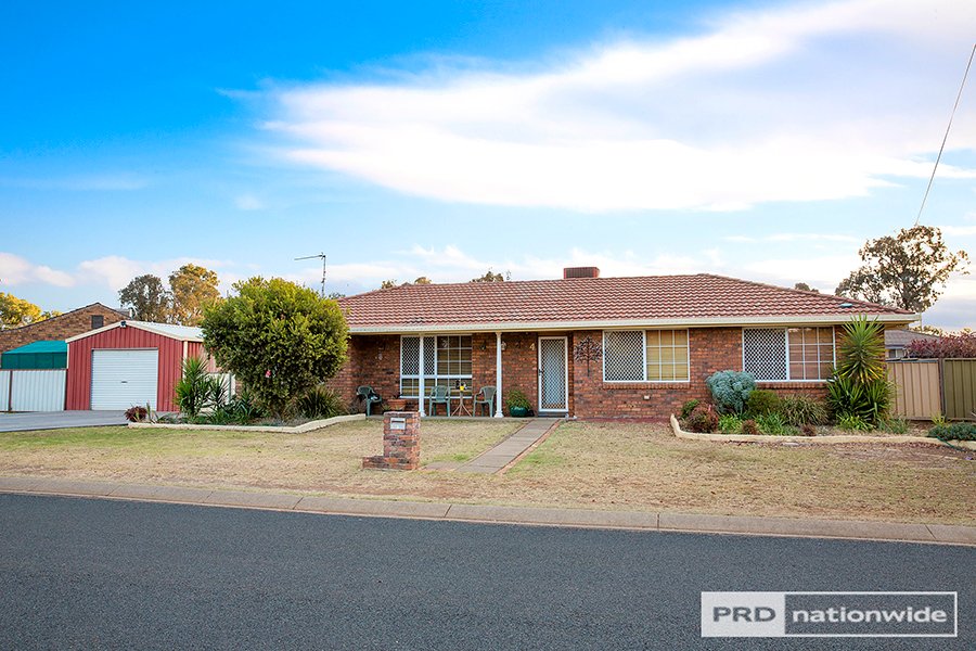 4 Lawson Place TAMWORTH 1