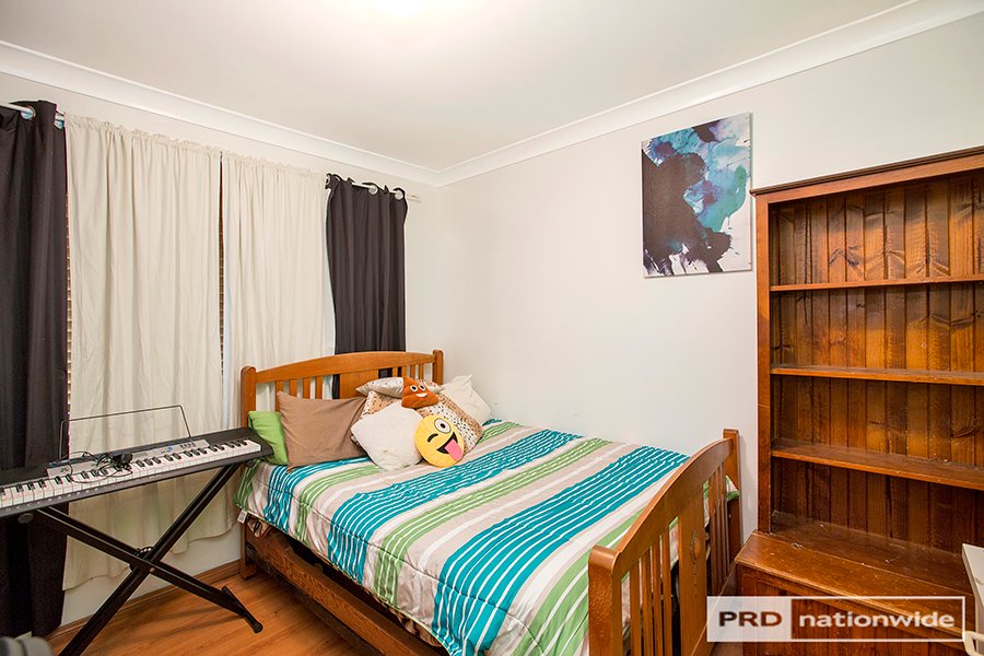 4 Lawson Place TAMWORTH 5