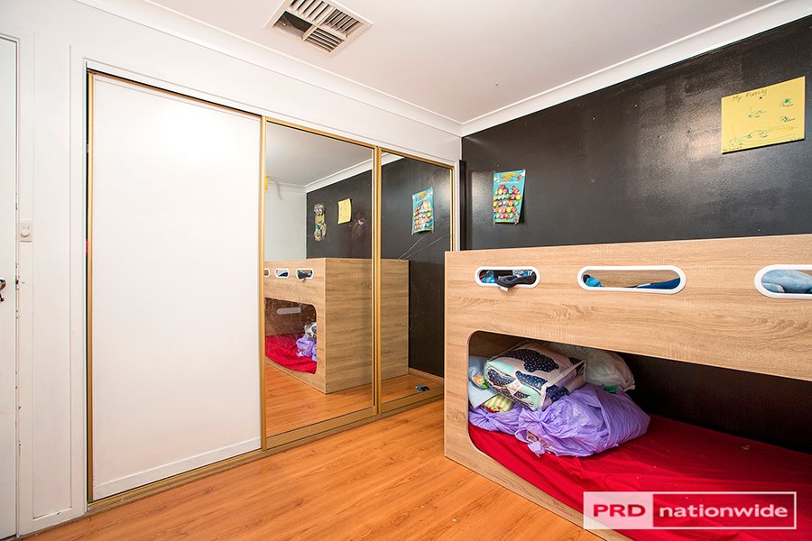 4 Lawson Place TAMWORTH 6