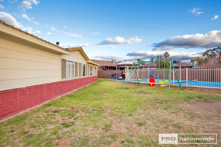 4 Lawson Place TAMWORTH 9