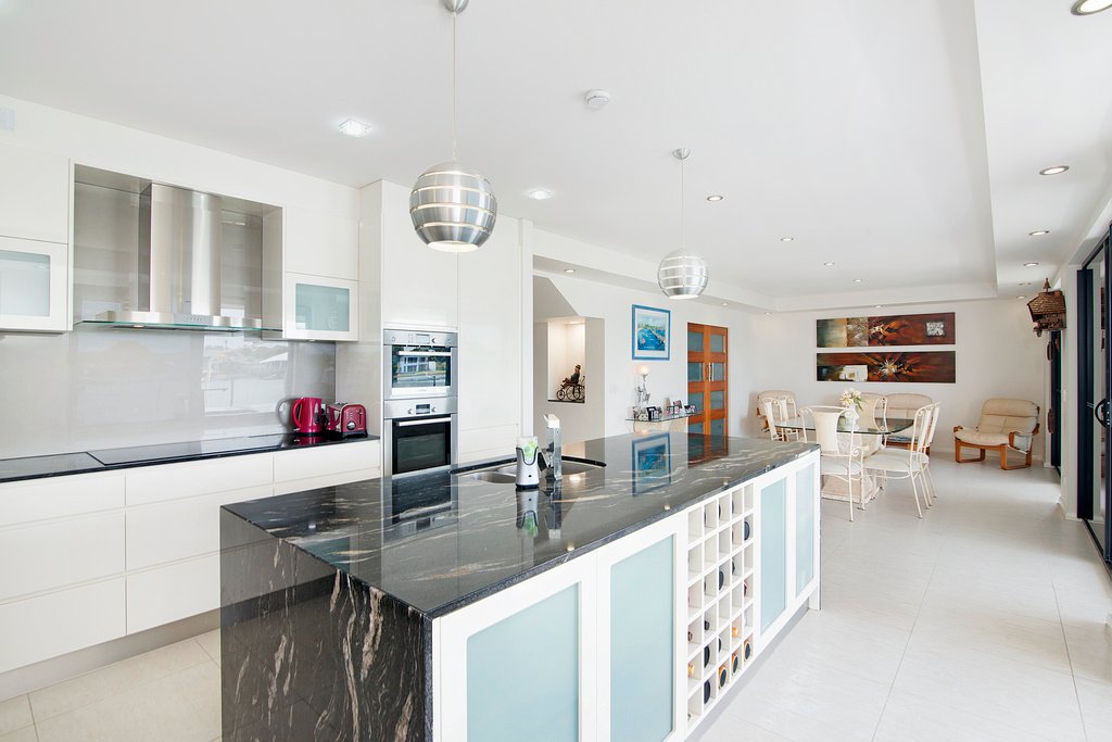 4 Linden Court PALM BEACH 13