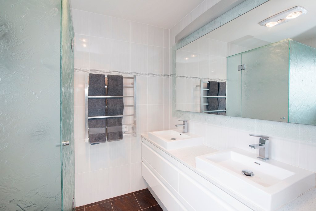 4 Linden Court PALM BEACH 17