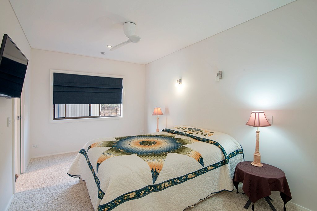 4 Linden Court PALM BEACH 18