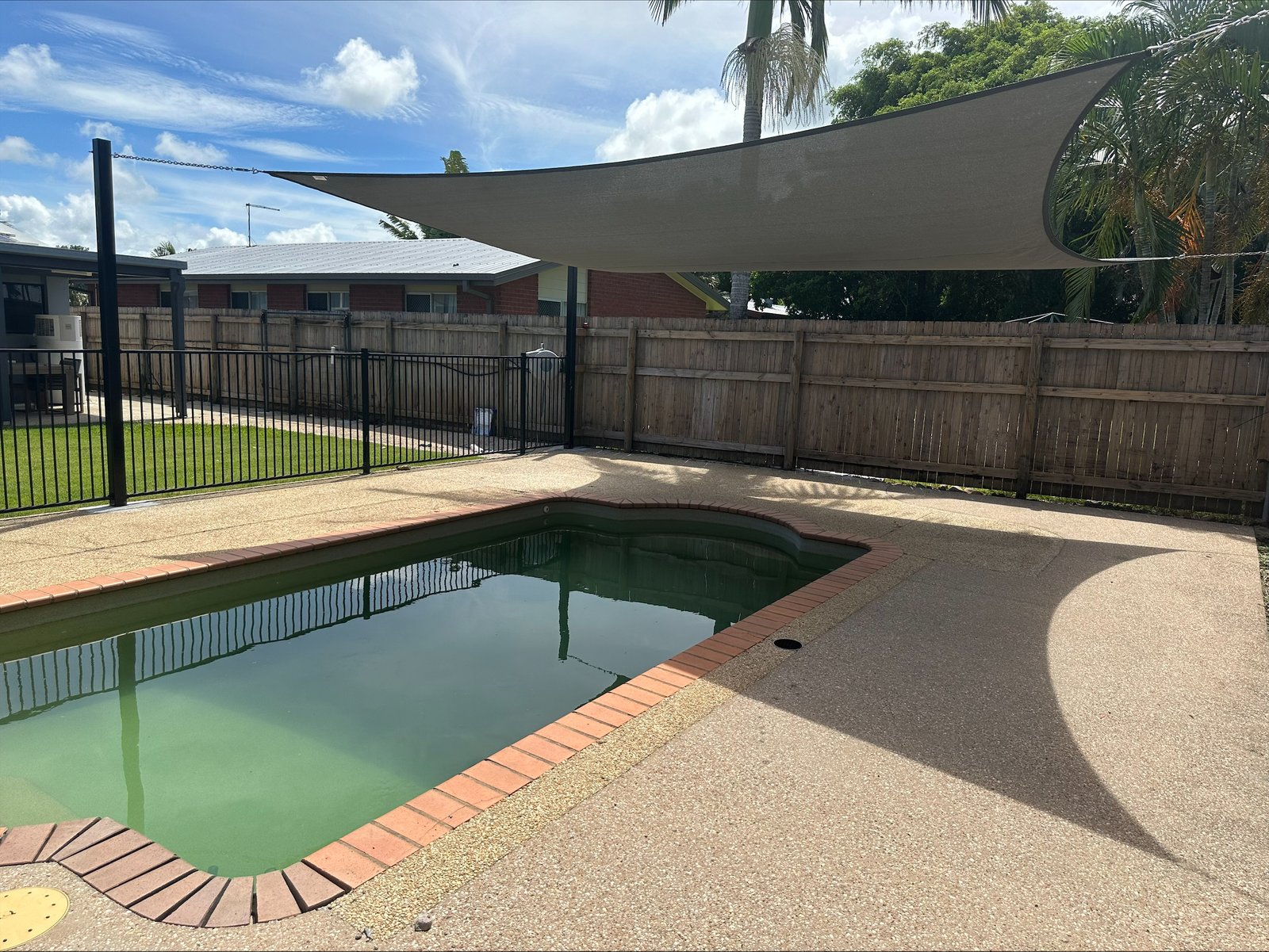 4 Lindesay Court SOUTH MACKAY 3