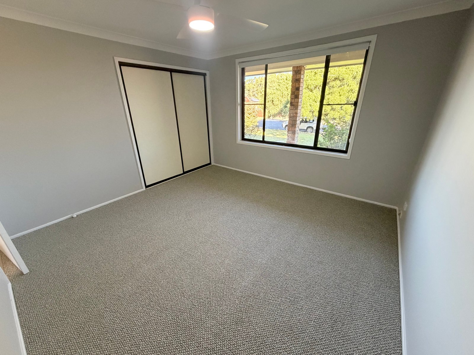 4 Lindon Crescent TAMWORTH 5