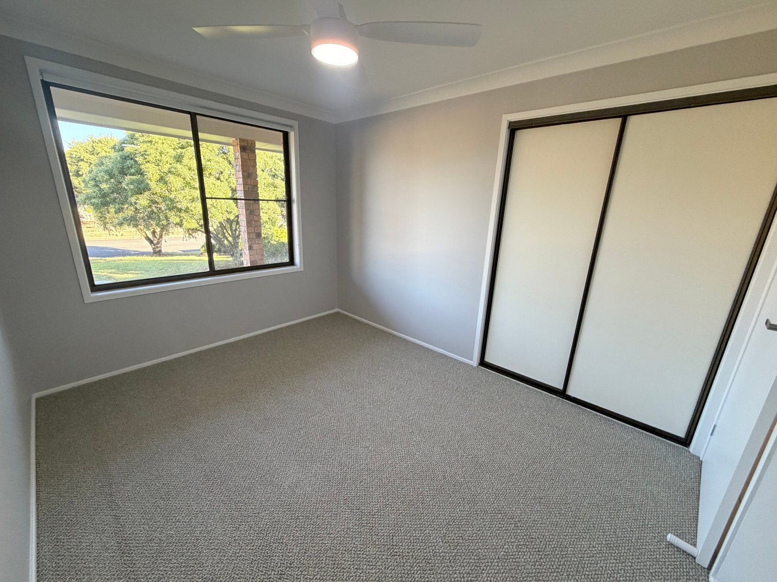4 Lindon Crescent TAMWORTH 6