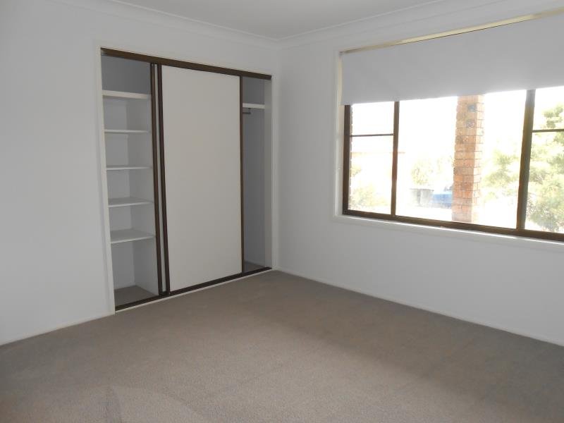 4 Lindon Crescent TAMWORTH 5