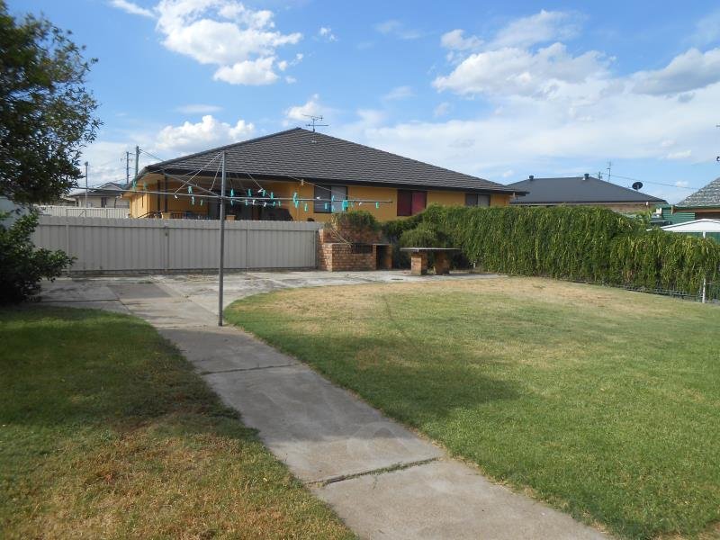 4 Lindon Crescent TAMWORTH 8