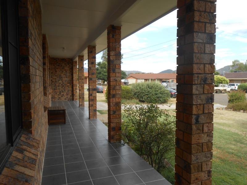 4 Lindon Crescent TAMWORTH 9