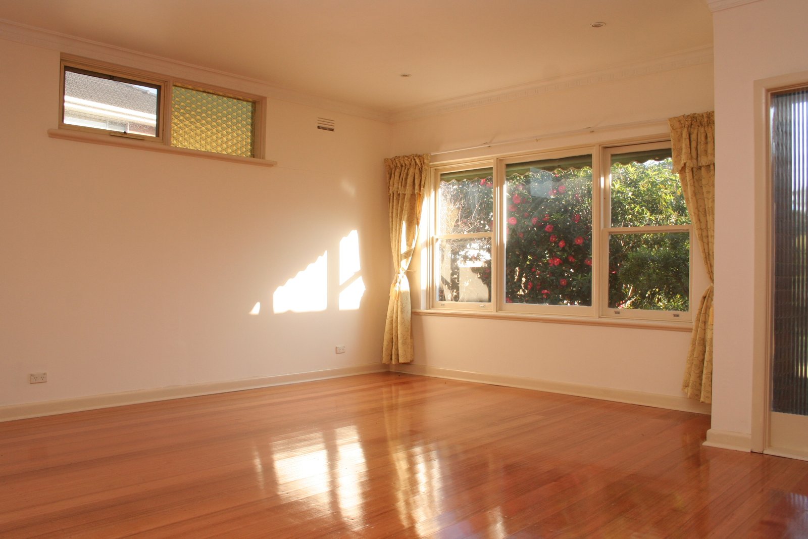 Gallery: 4 Llanos Avenue