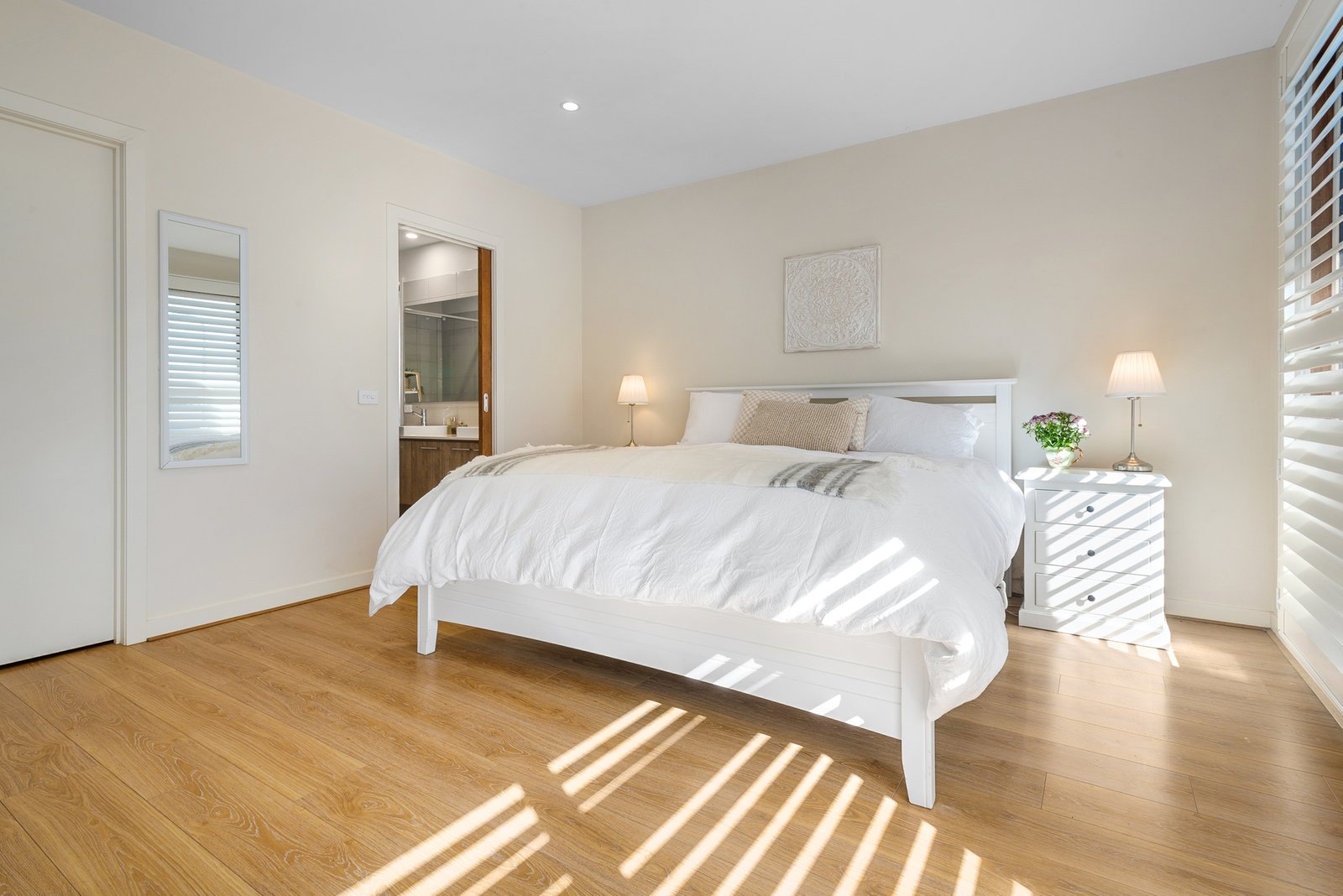 Real Estate and Property in 4 Long Court, Woodend, VIC