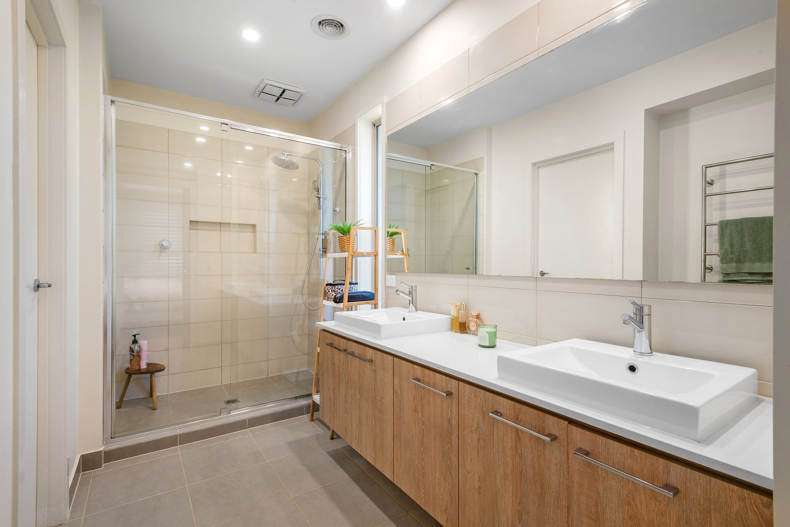 Real Estate and Property in 4 Long Court, Woodend, VIC