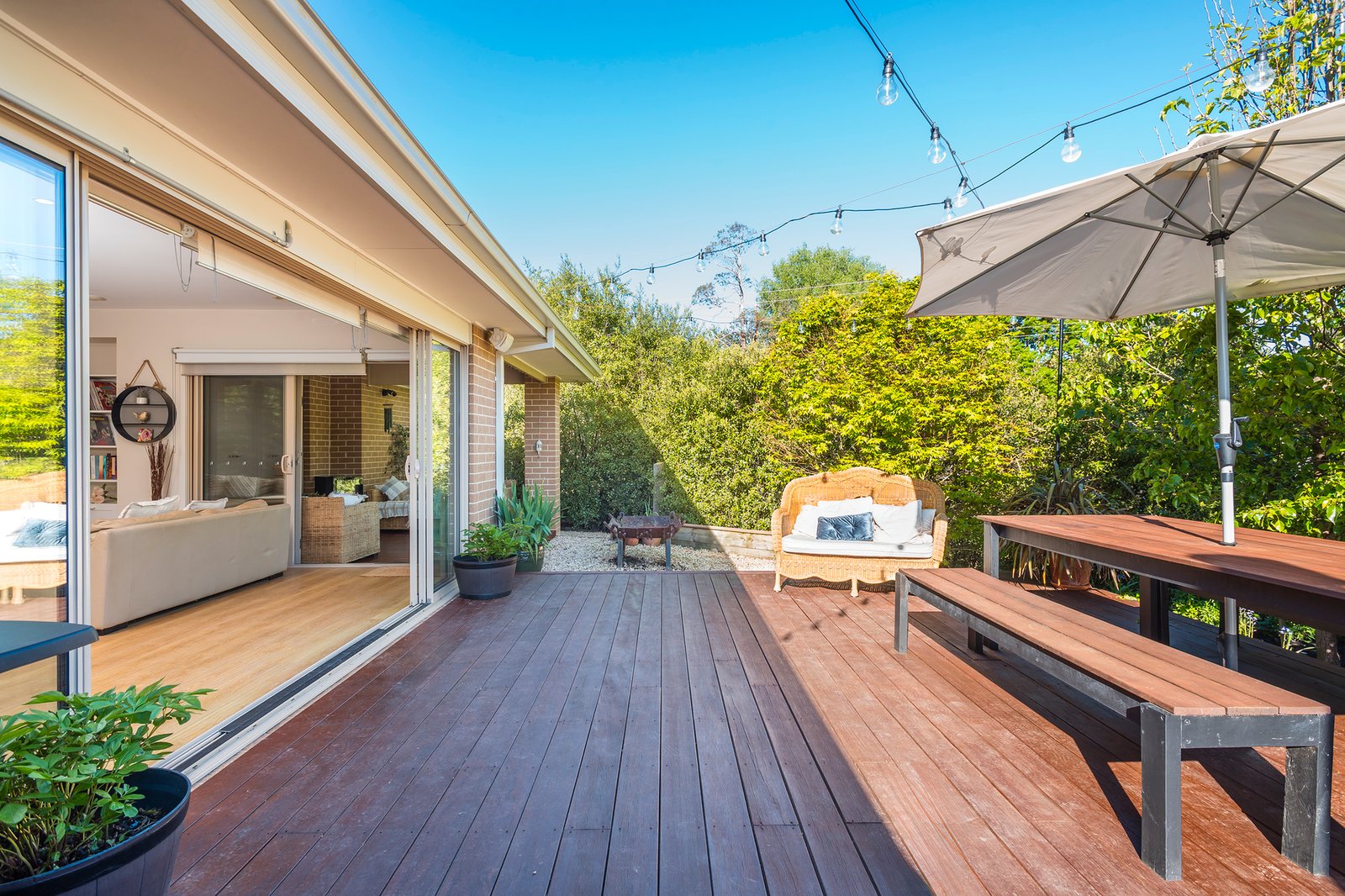 Real Estate and Property in 4 Long Court, Woodend, VIC