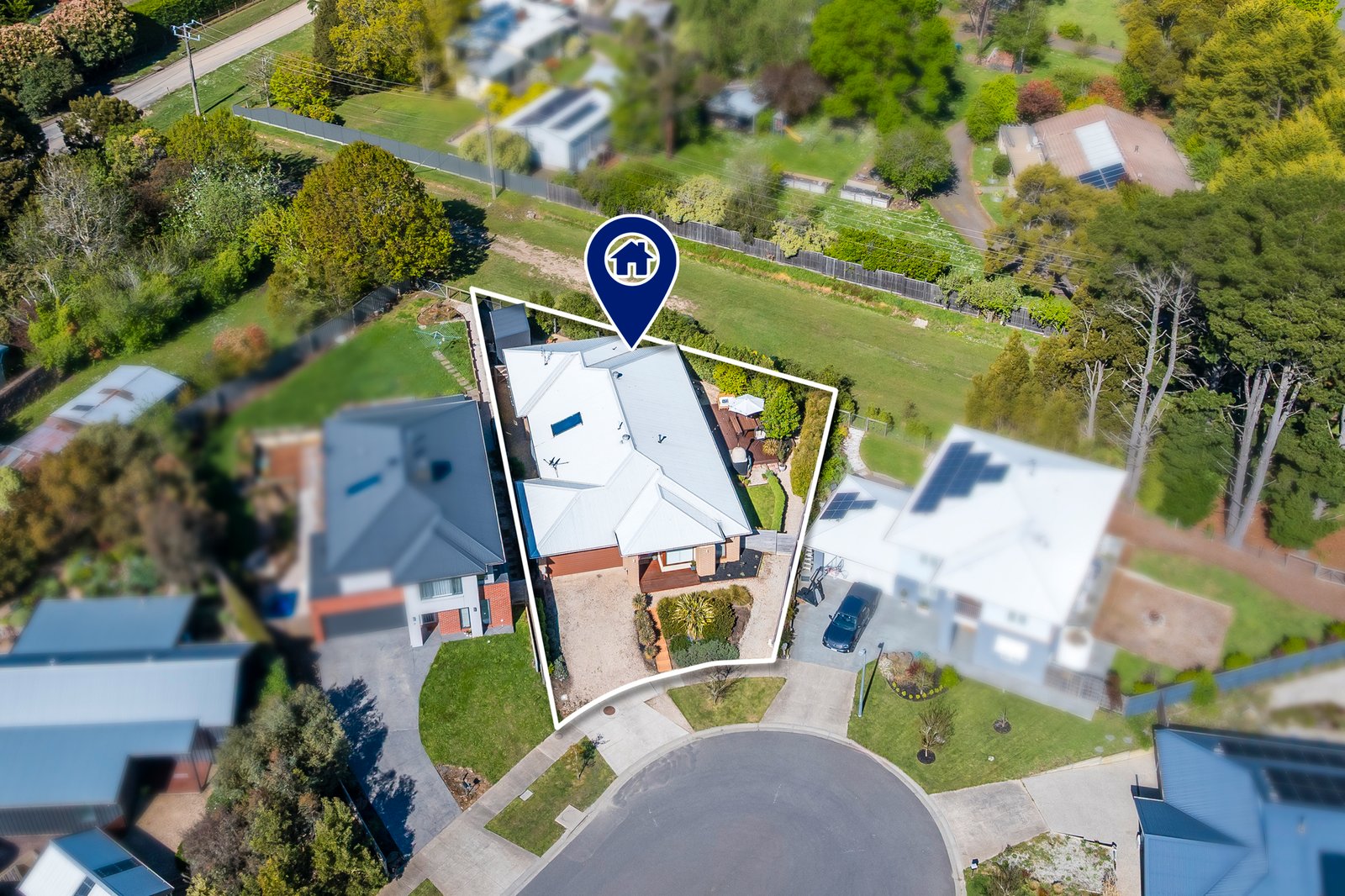 Real Estate and Property in 4 Long Court, Woodend, VIC