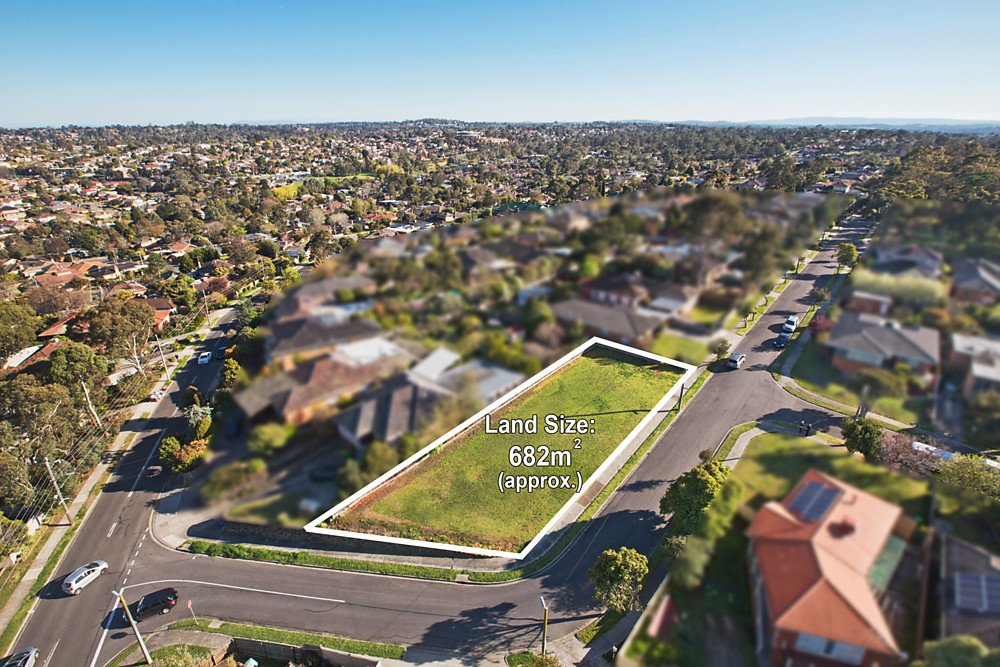 4 Lyon Road, Viewbank 1 bed, 1 bath House for Sale