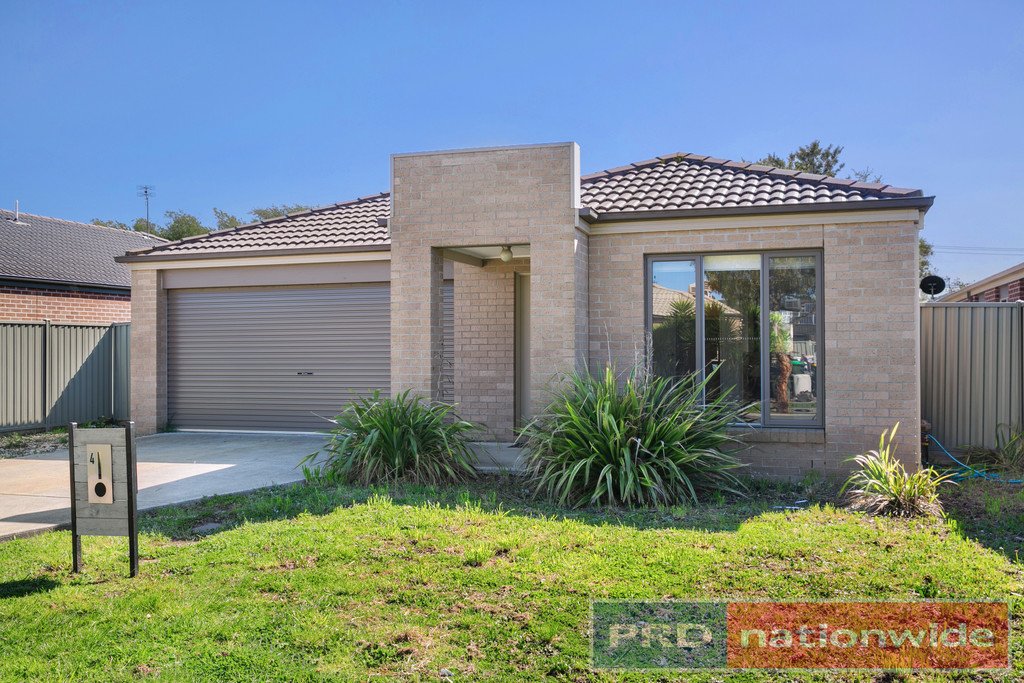 4 Macquarie Close DELACOMBE 2