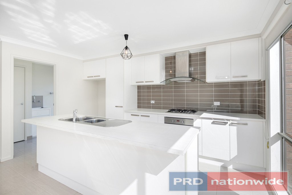 4 Macquarie Close DELACOMBE 4