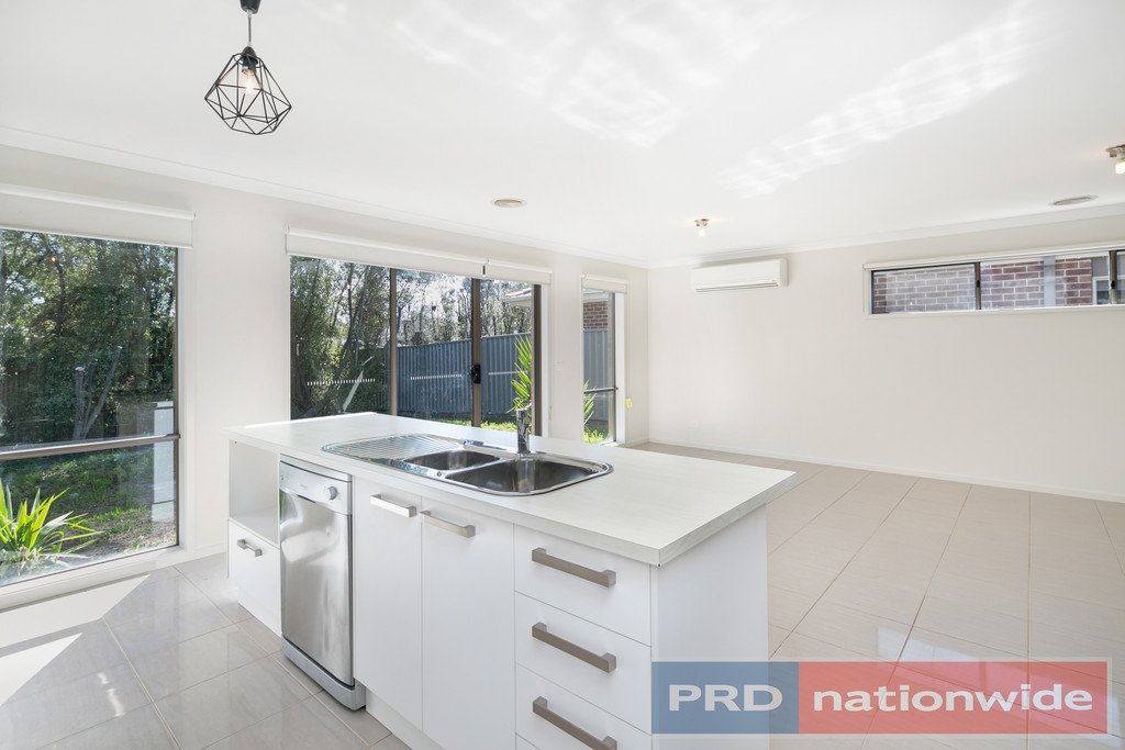 4 Macquarie Close DELACOMBE 6