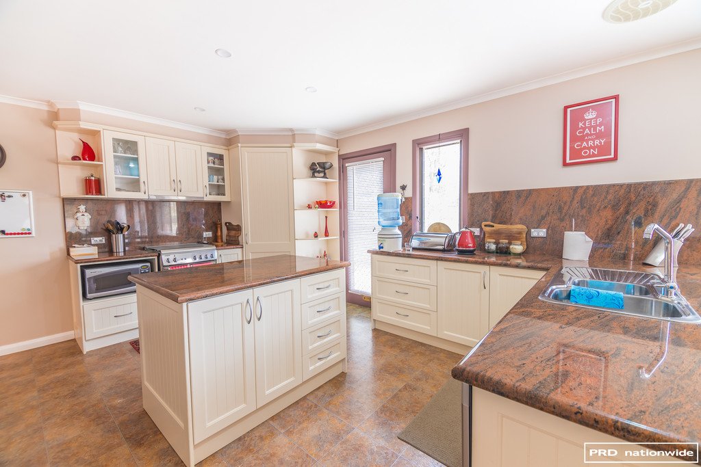 4 Magnesite Road Garthowen via  TAMWORTH 7