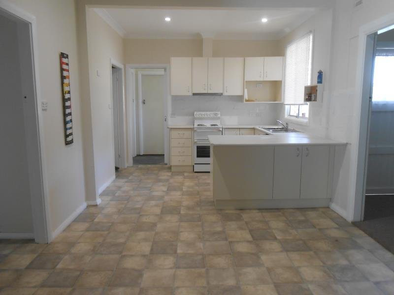 4 Mahony Avenue TAMWORTH 5