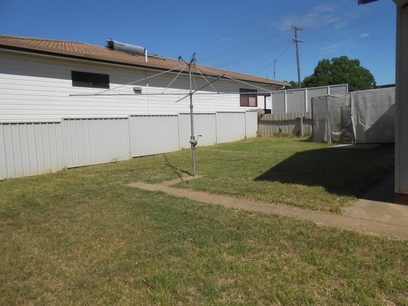 4 Mahony Avenue TAMWORTH 6