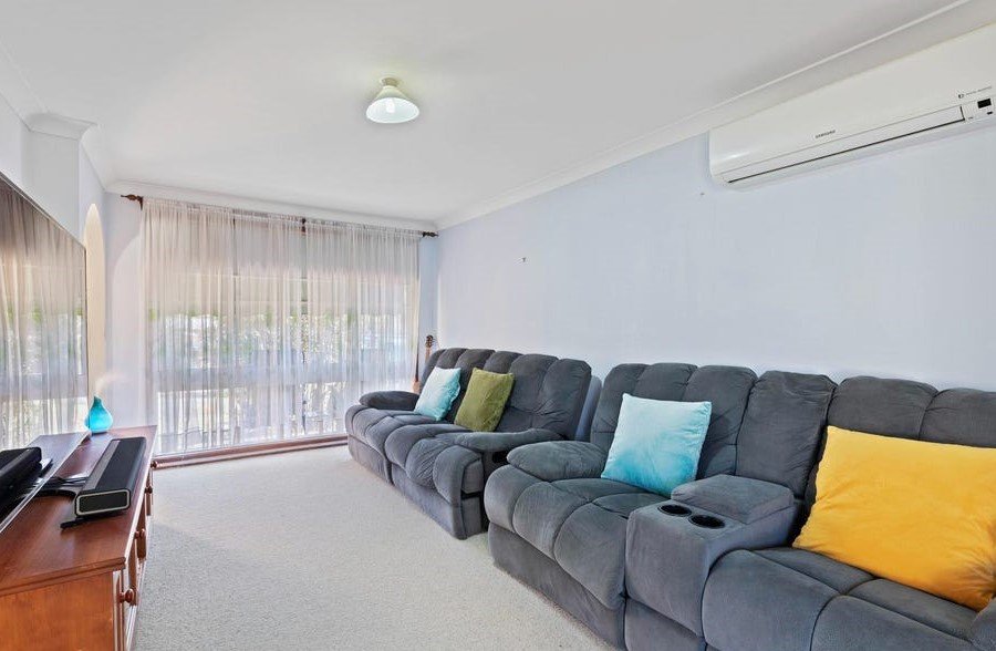 4 Malthus Cl  Thornton 2