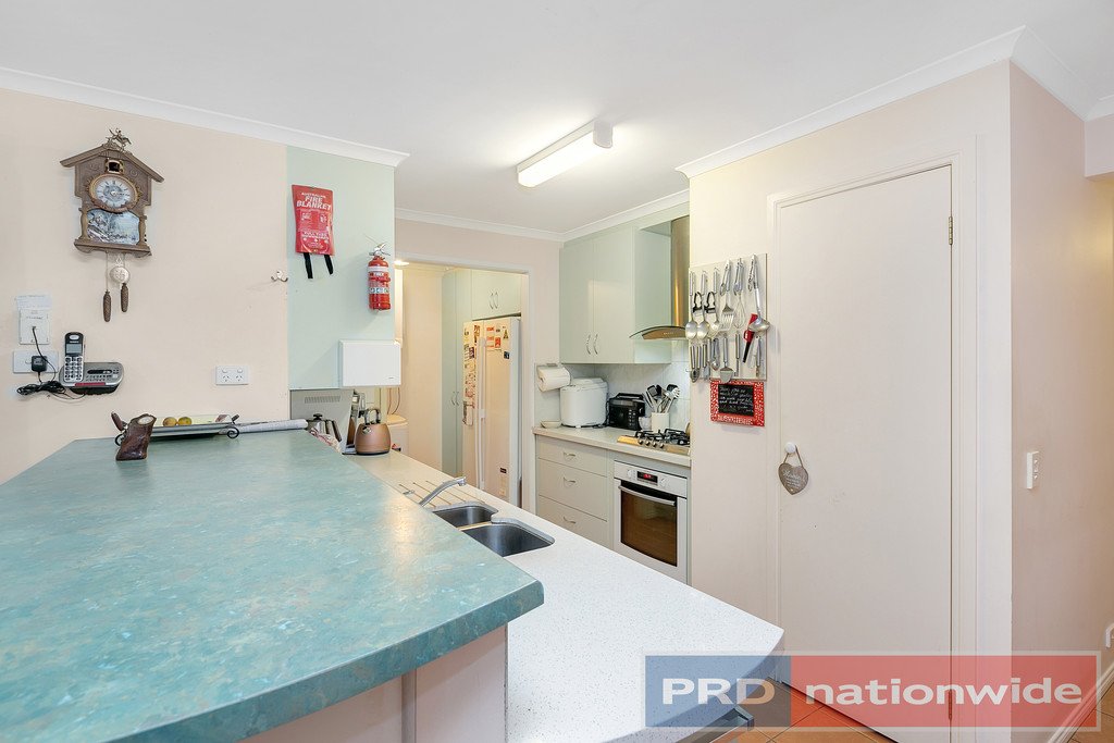 4 Mancev Court BROWN HILL 4