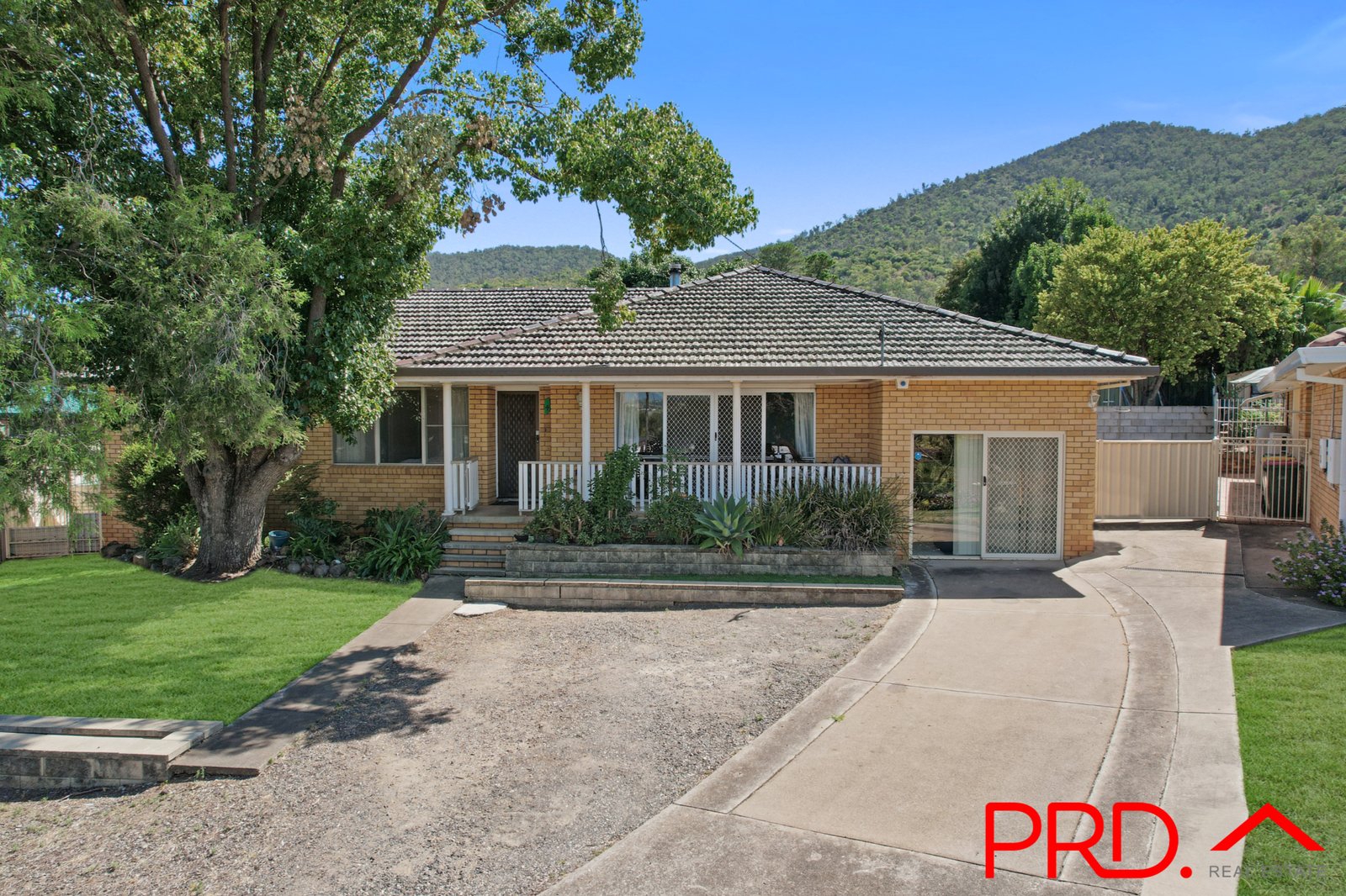 4 Maple Place TAMWORTH 1