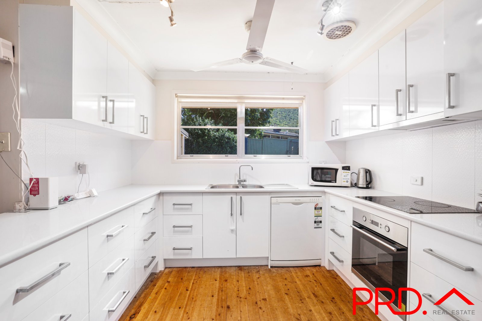 4 Maple Place TAMWORTH 4