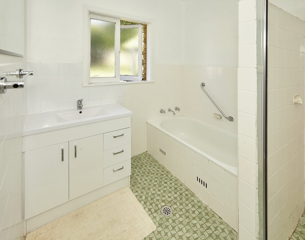 4 Maple Street BATLOW 11