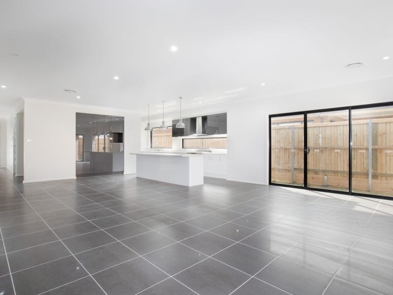 4 Marjoram Street CHISHOLM 3