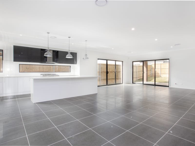 4 Marjoram Street CHISHOLM 5