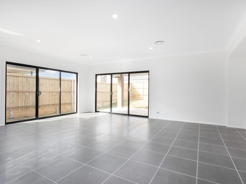 4 Marjoram Street CHISHOLM 6